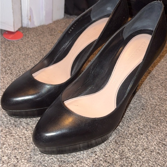 Alexander McQueen Black Leather Women's Pumps - Picture 1 of 4